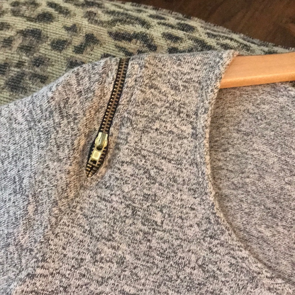 Papermoon Top with Zipper Details - Picture 2 of 3